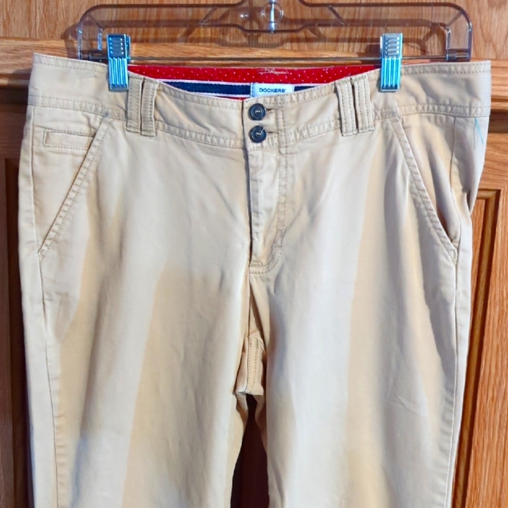 Womans Dockers Tan Khakis Sz 6